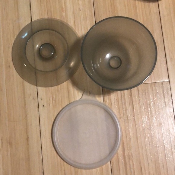 Vintage Tupperware 4 Parfait Cups with Lids Jello Fruit Dessert - Picture 2 of 2